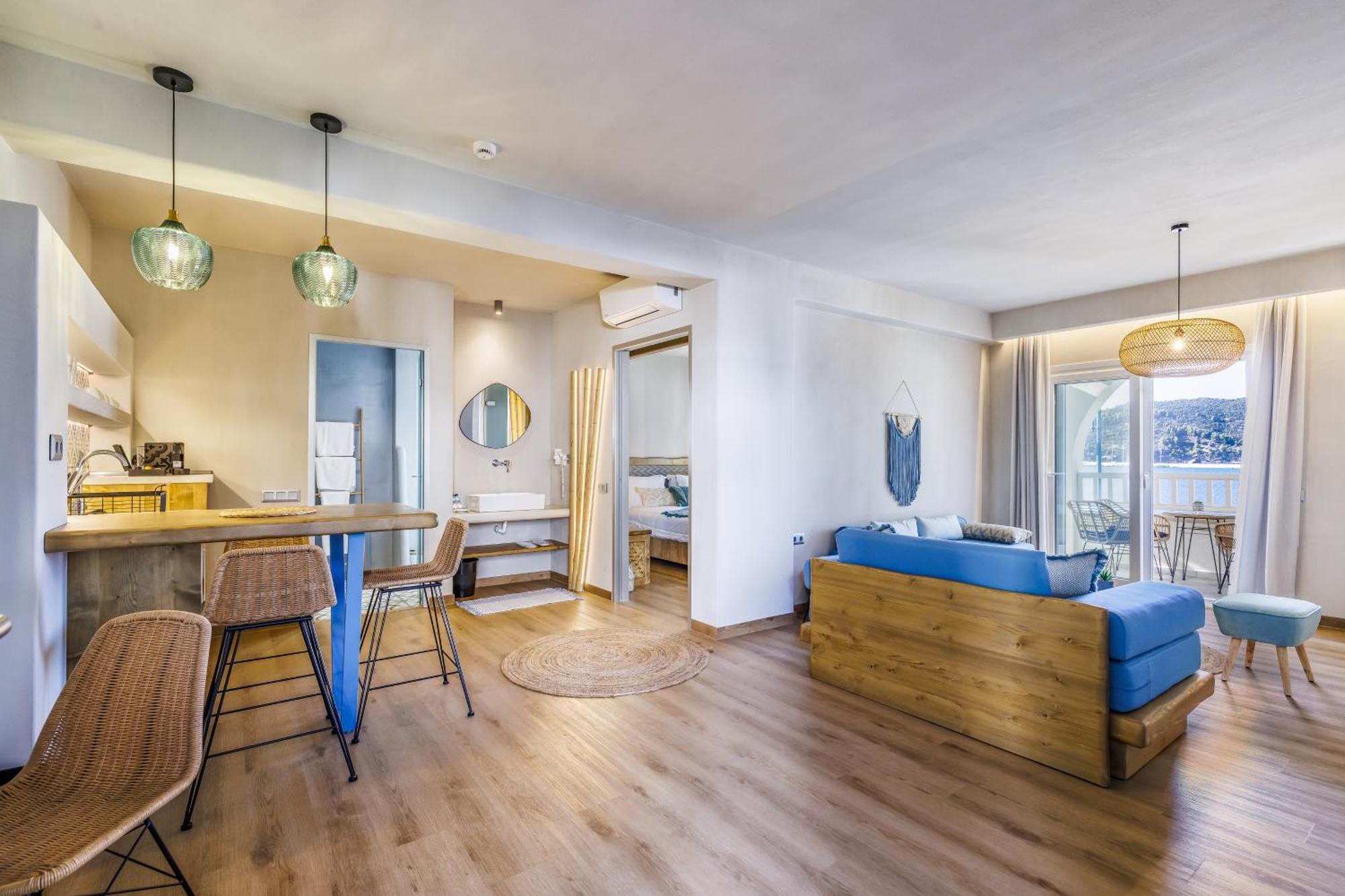 Deluxe Suite with Sea View